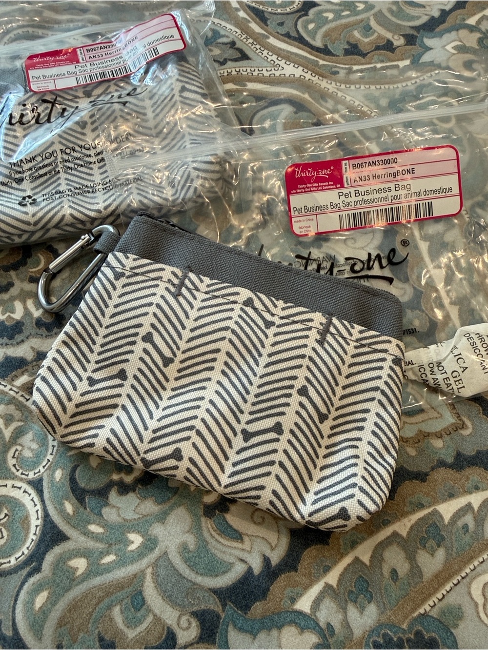 Thirty-One herringbone Pet Pouch (Pet
Business Bag)